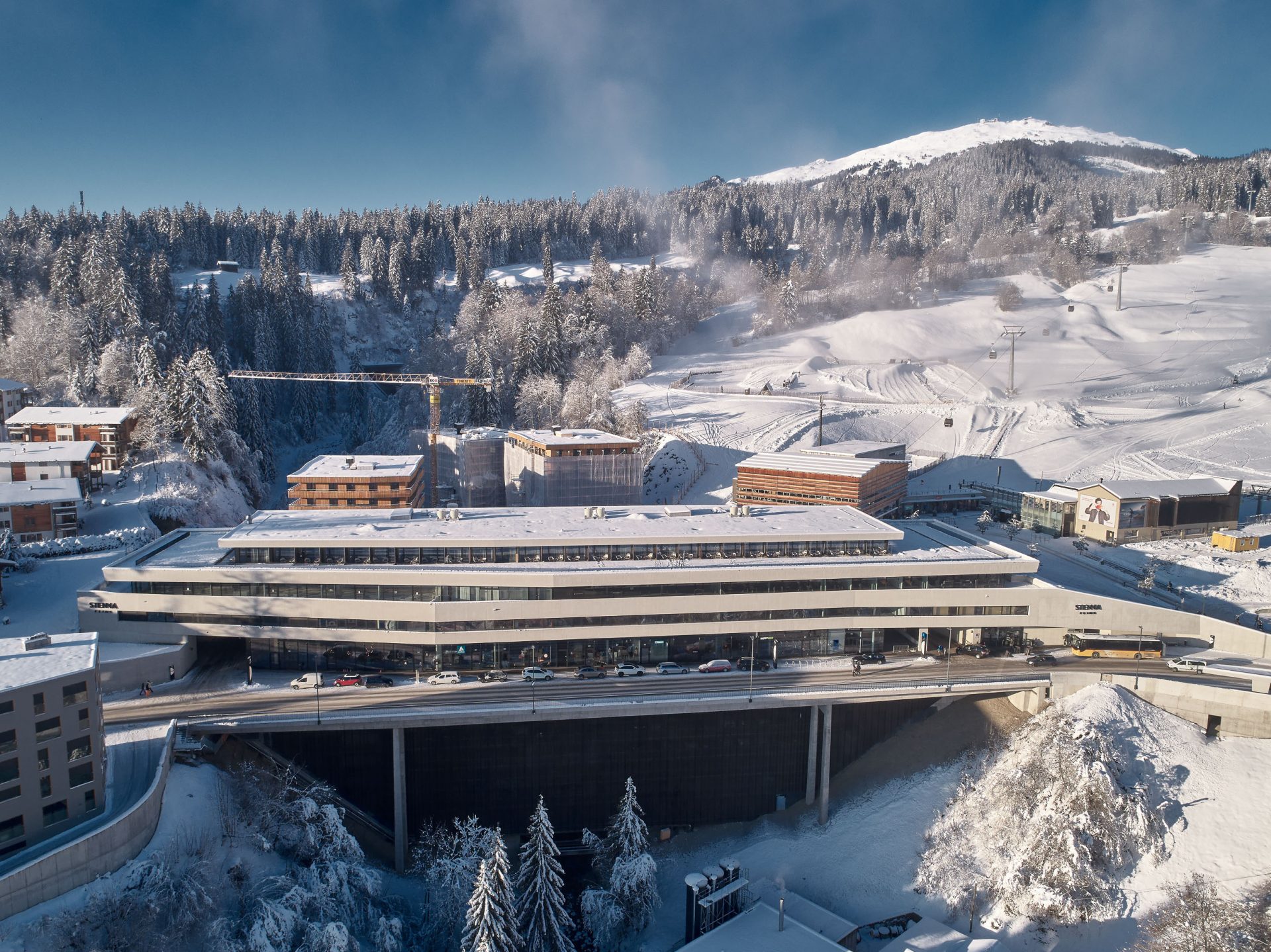 融入阿尔卑斯山山脉风景的Hide Hotel Flims ©Design Hotel