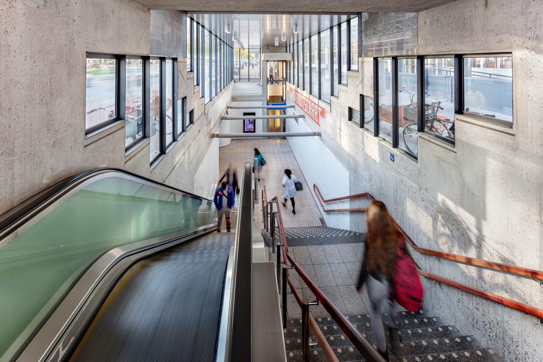 Oostlijn地铁线Wibautstraat地铁站入口 ©Amsterdam